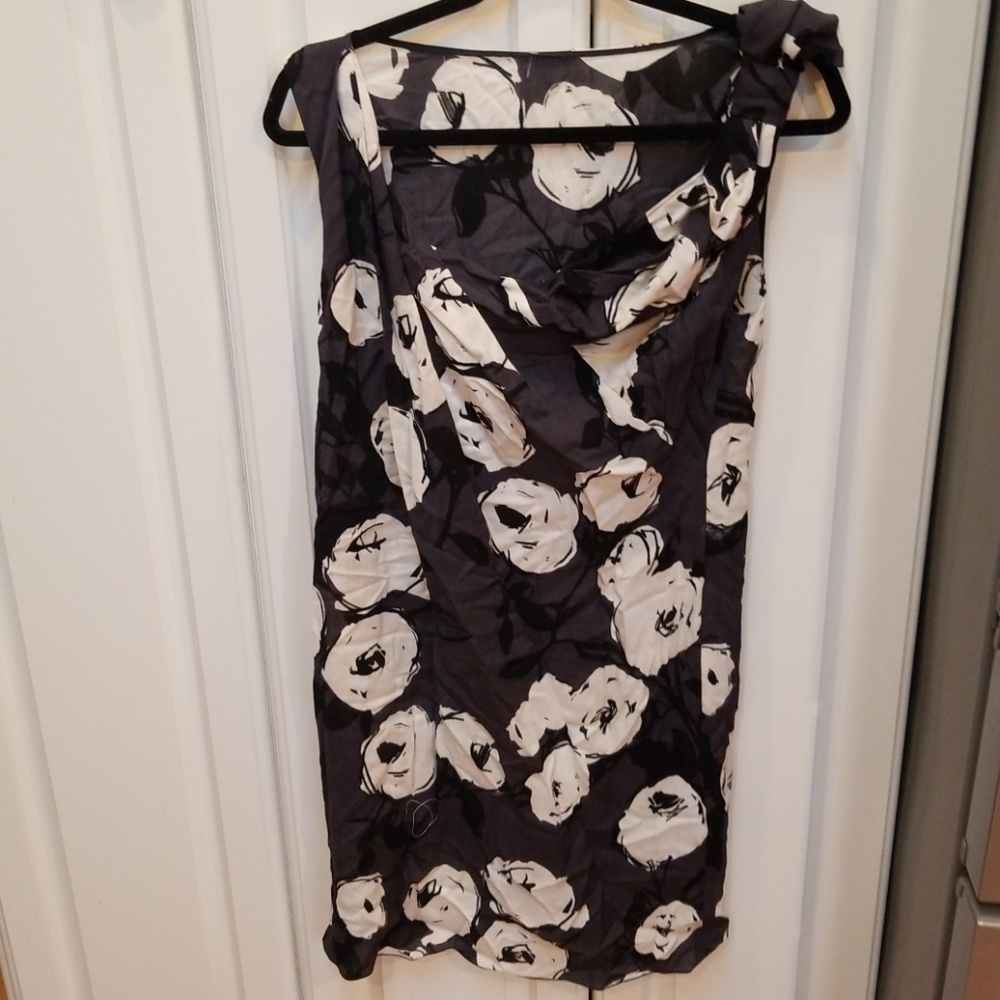 Aeffe Dress. SIZE 8.     D0088